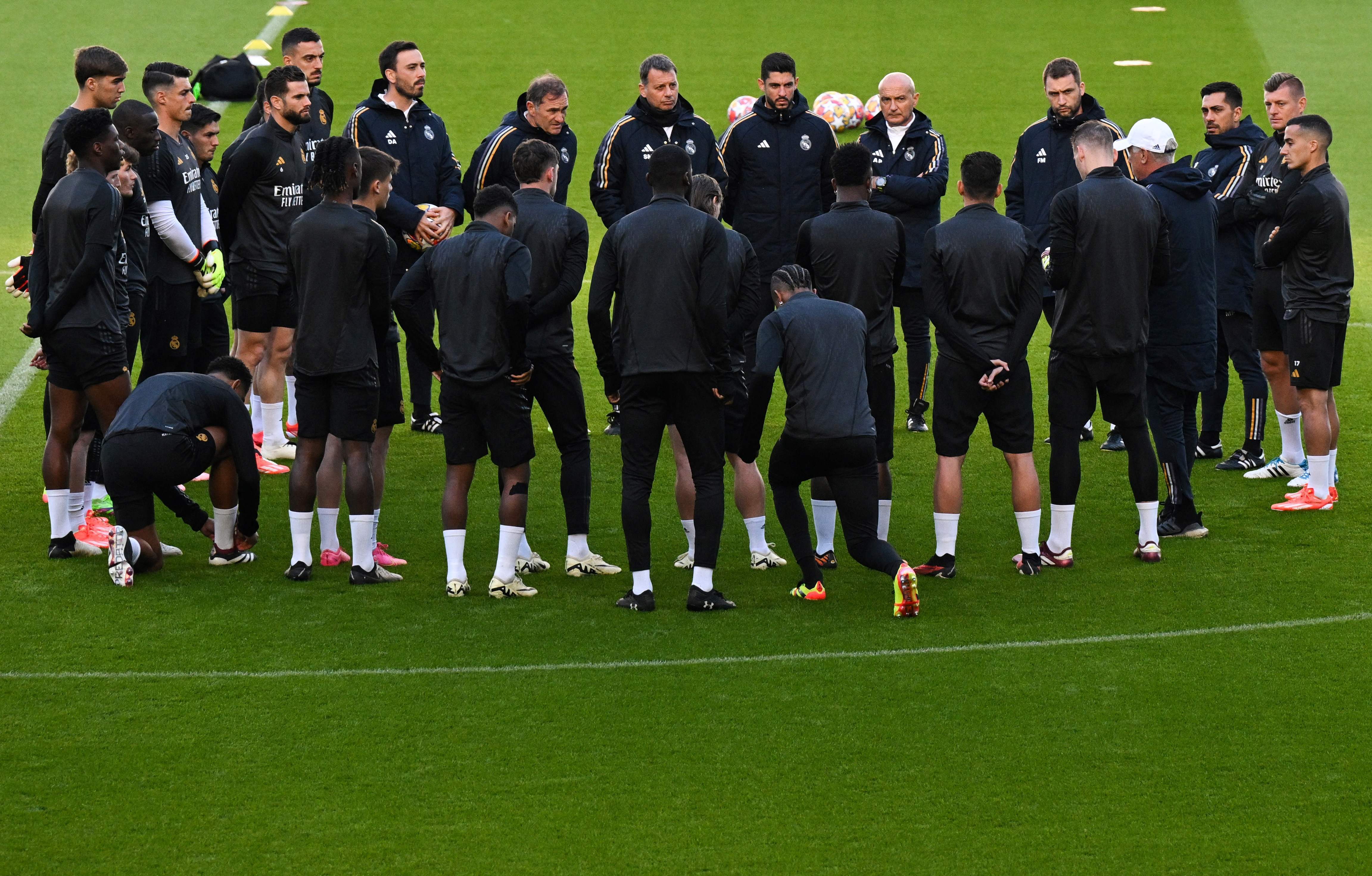 爱游戏娱乐-赛前那不勒斯备战欧冠，刷新队史纪录细节曝光，球迷炸锅，训练强度明显提升的简单介绍