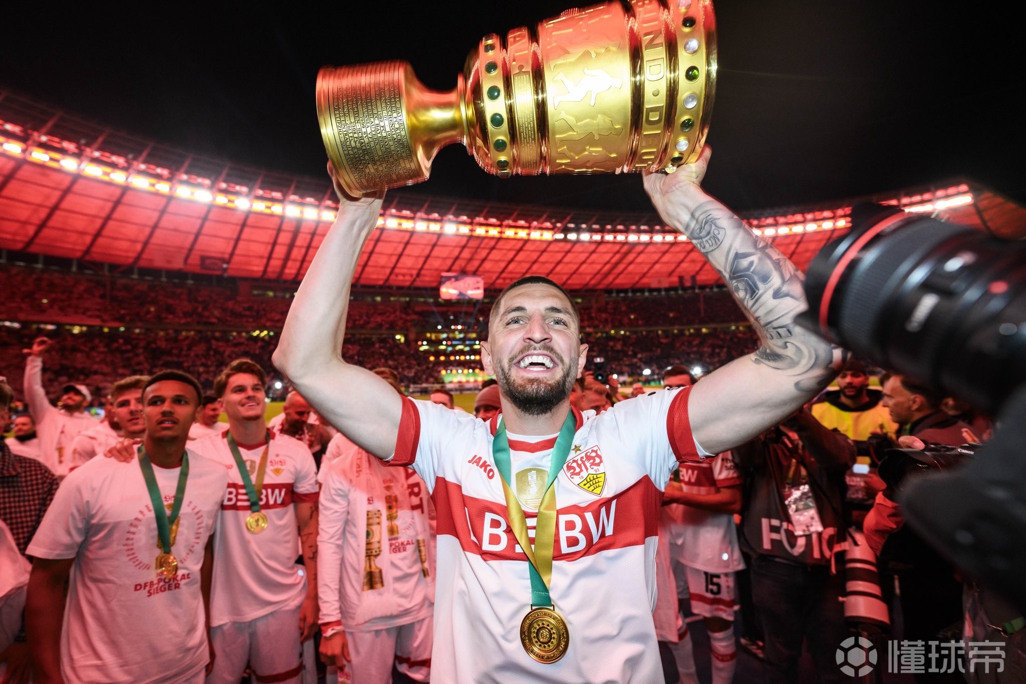 爱游戏官方网站-包含赛后突围战来临；斯图加特围绕足总杯刷新队史纪录；态度坚定；团队化学反应显著的词条